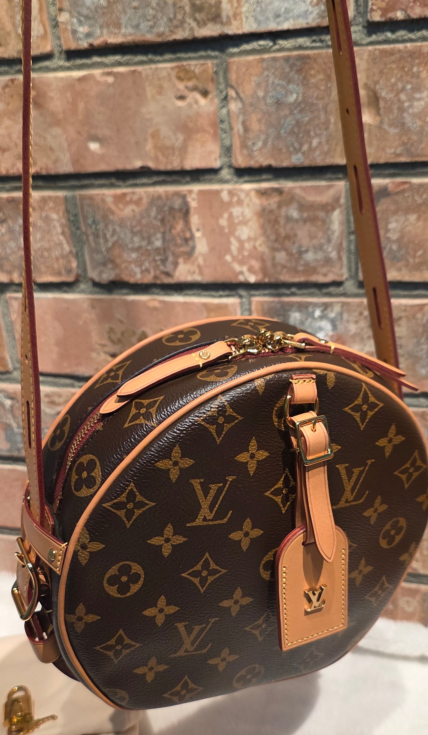 Authentic Louis Vuitton Boite Chapeau MM