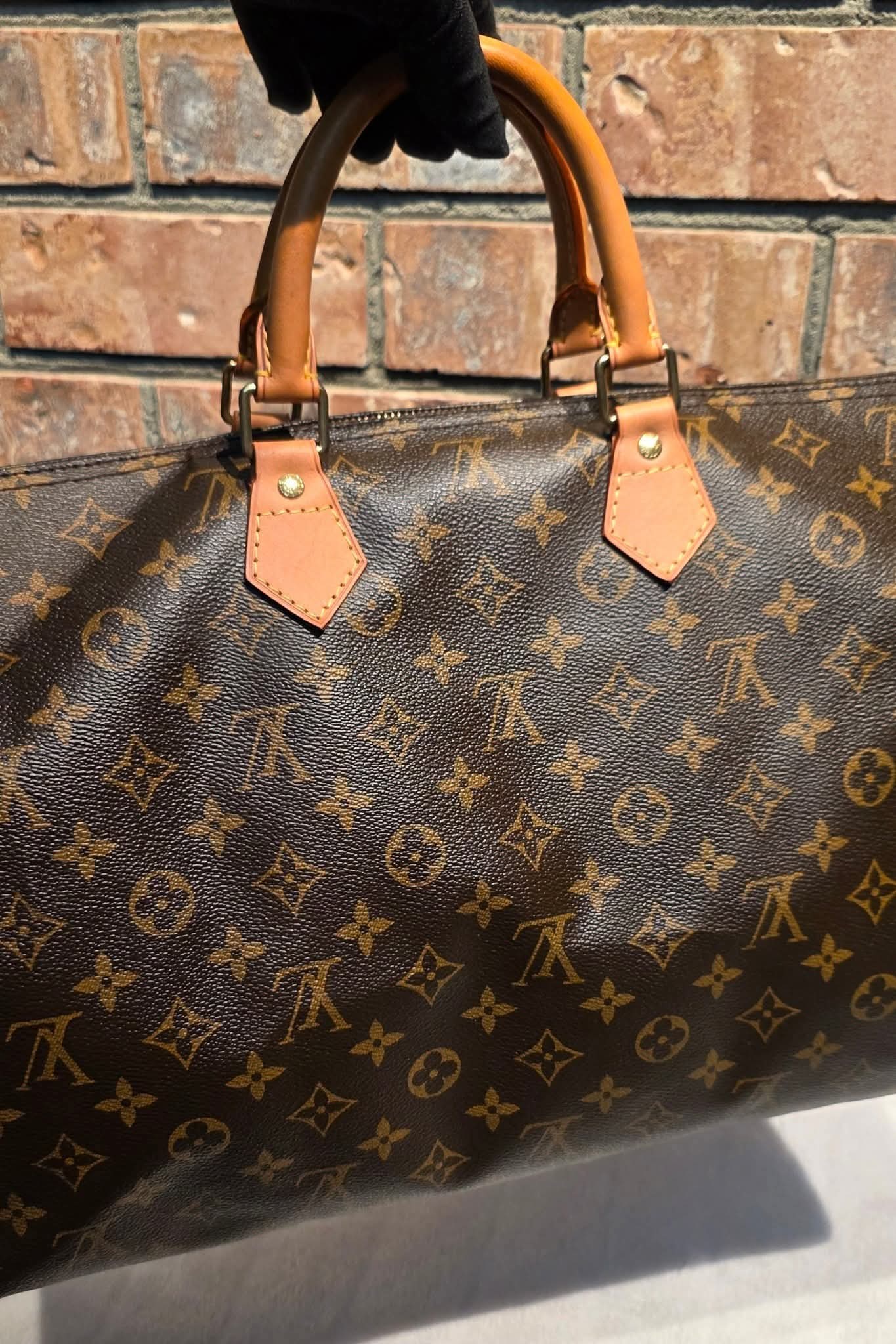 Authentic Louis Vuitton Speedy 40 Monogram