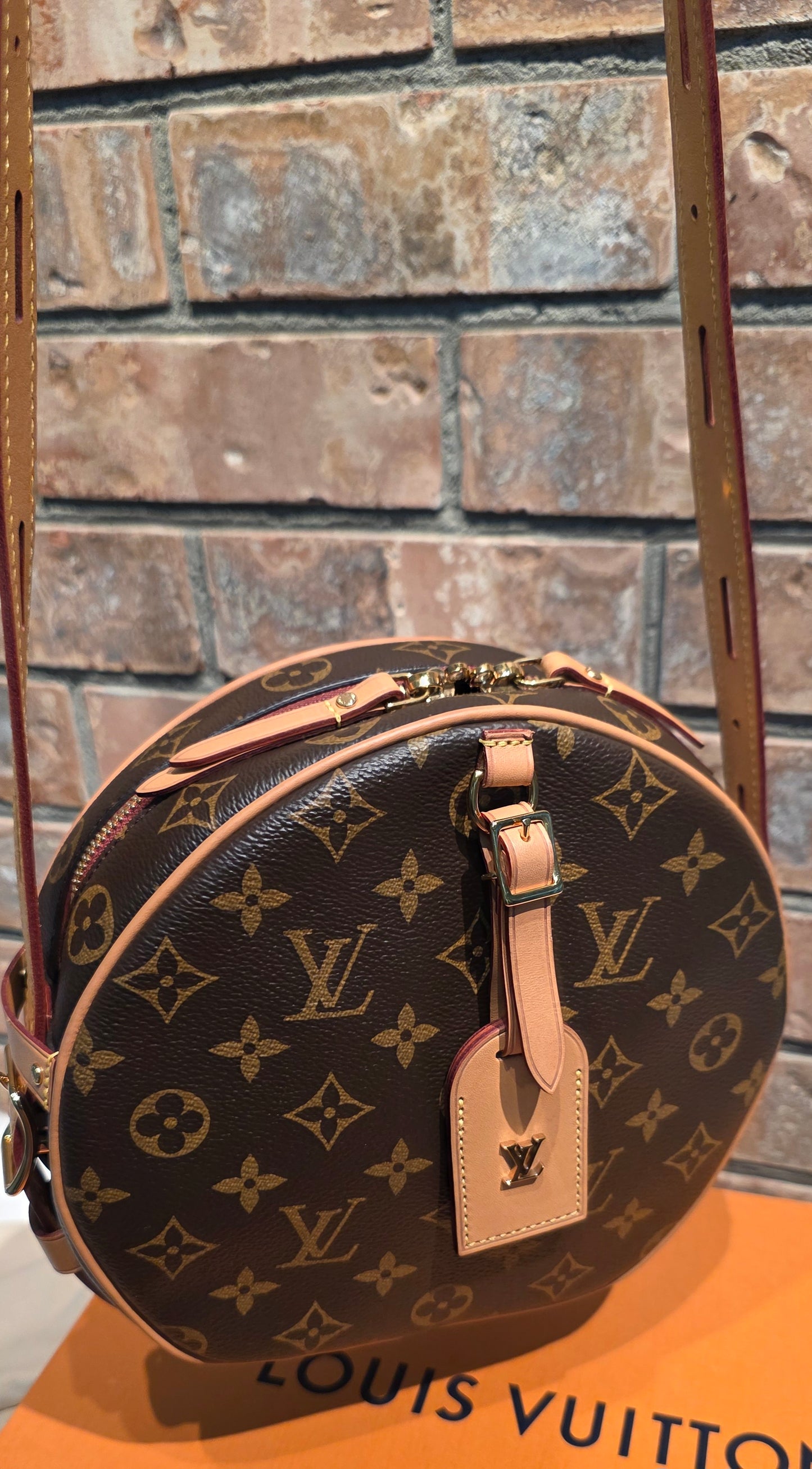 Authentic Louis Vuitton Boite Chapeau MM