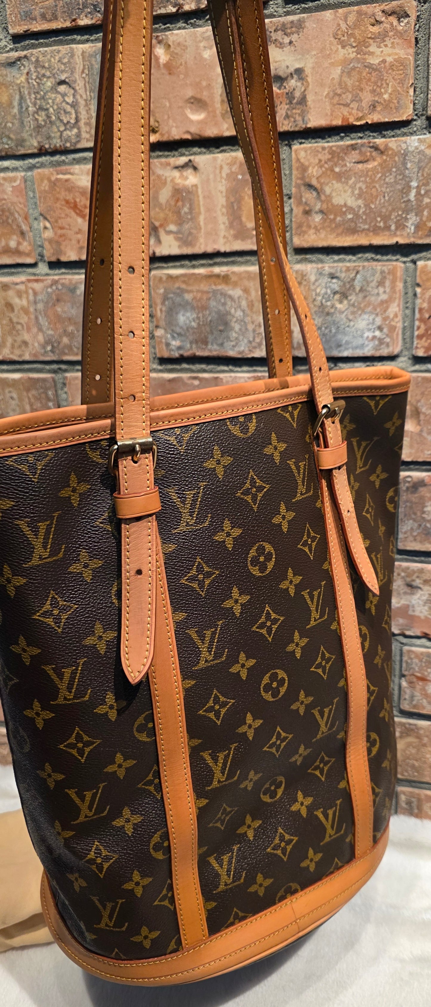 Authentic Louis Vuitton Bucket GM with Pouch