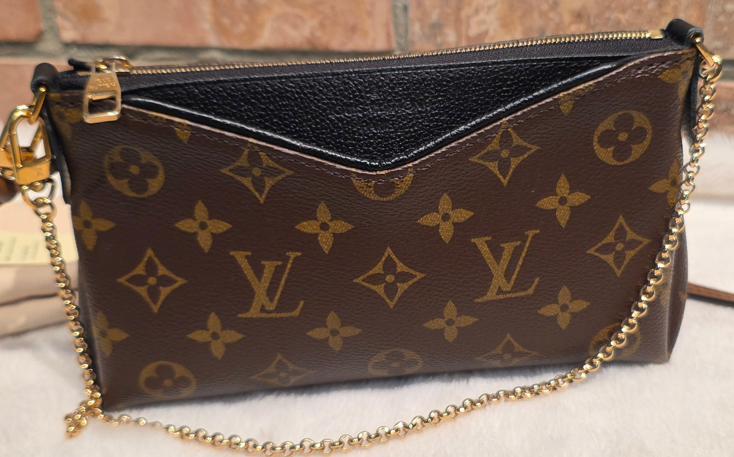 Authentic Louis Vuitton Pallas Clutch Noir