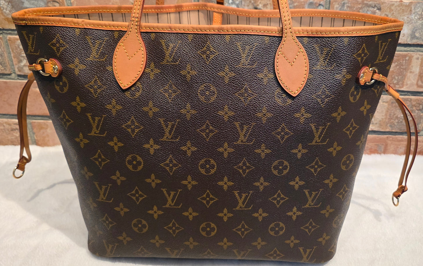 Authentic Louis Vuitton Neverfull MM Monogram
