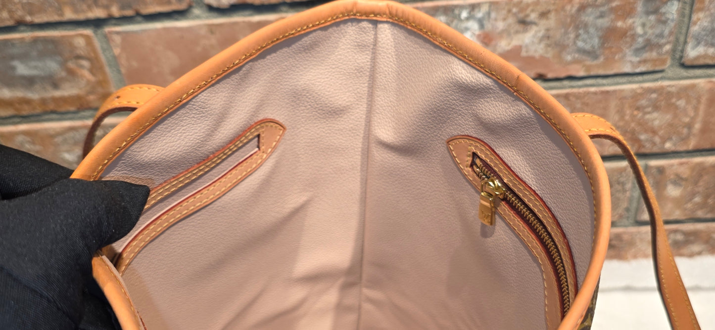Authentic Louis Vuitton Bucket GM with Pouch