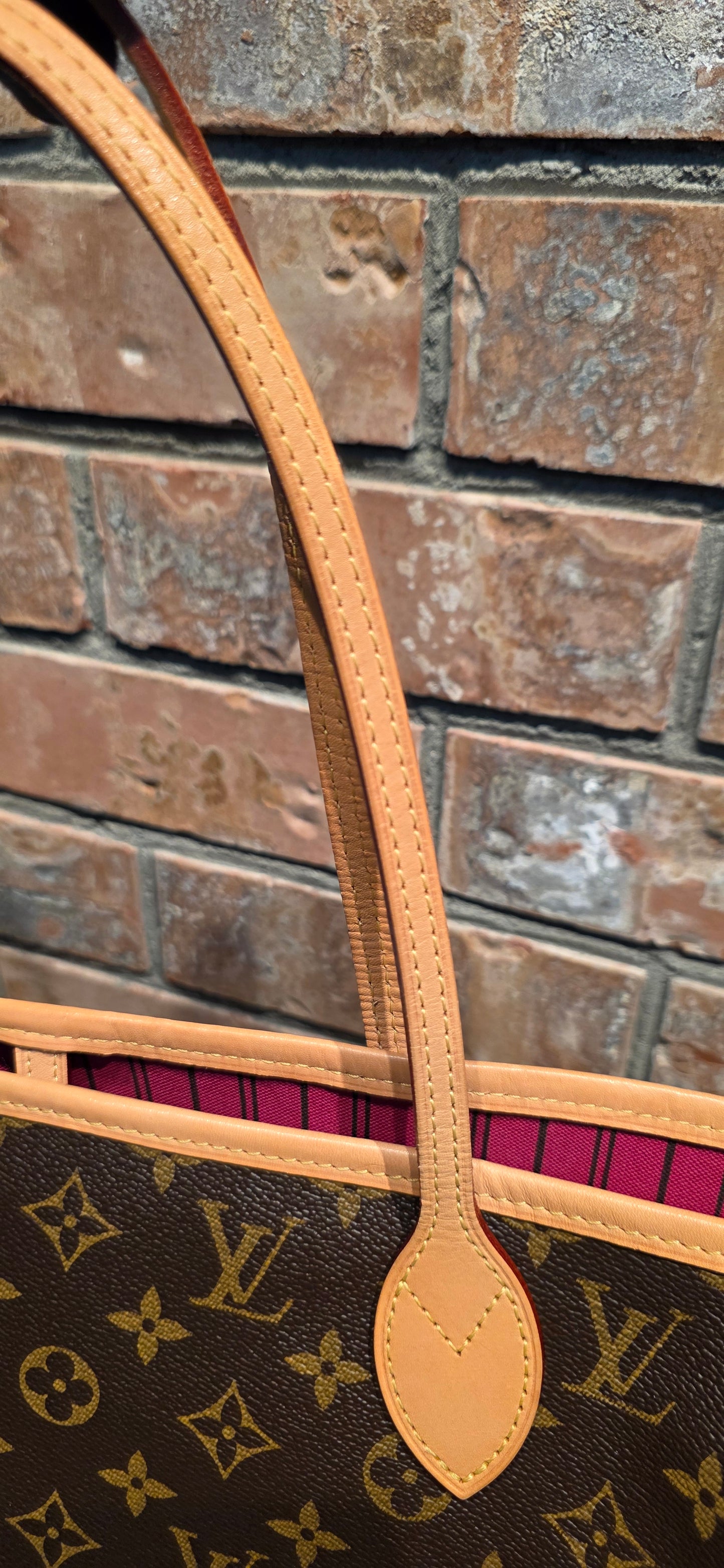 Authentic Louis Vuitton Neverfull MM (Pivoine Interior)