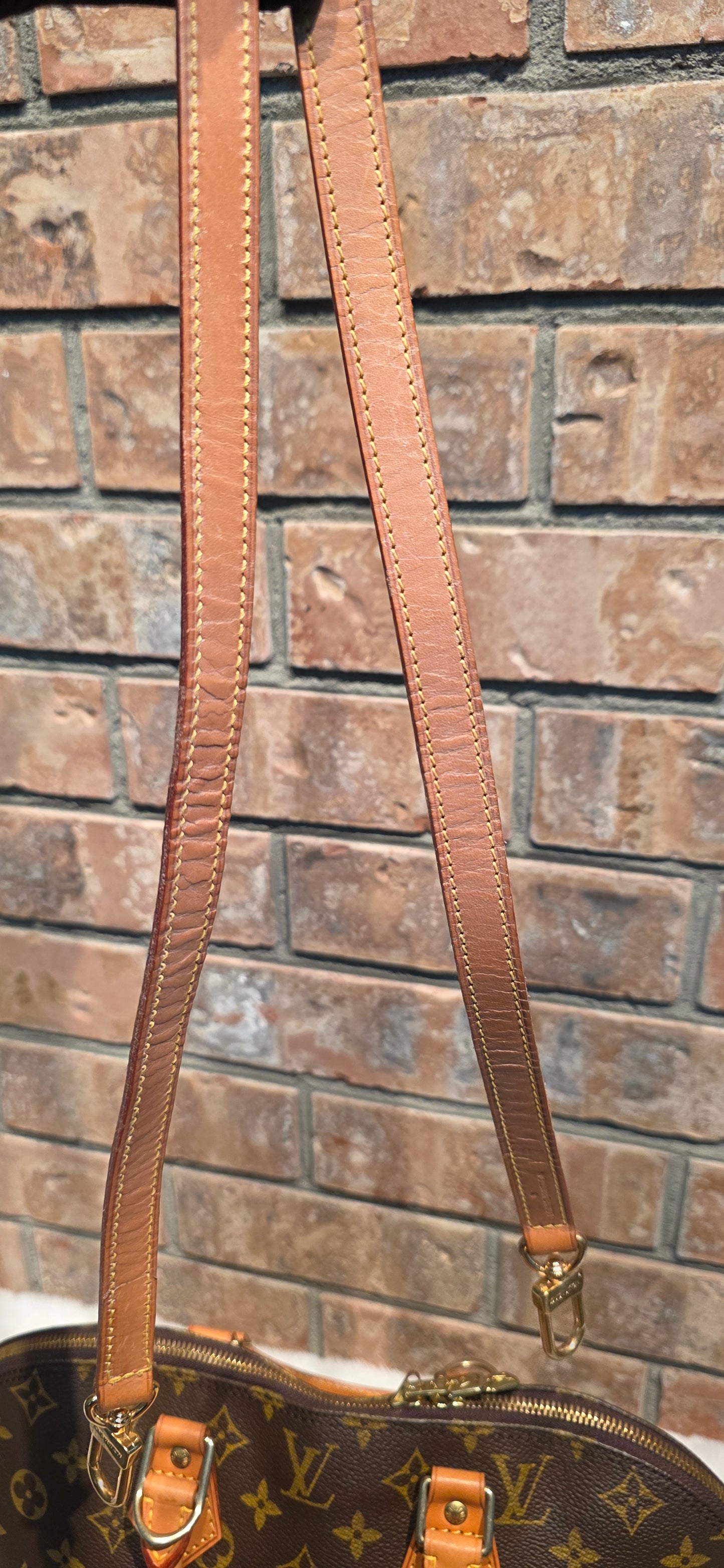 Authentic Louis Vuitton Alma PM Monogram (With Strap)