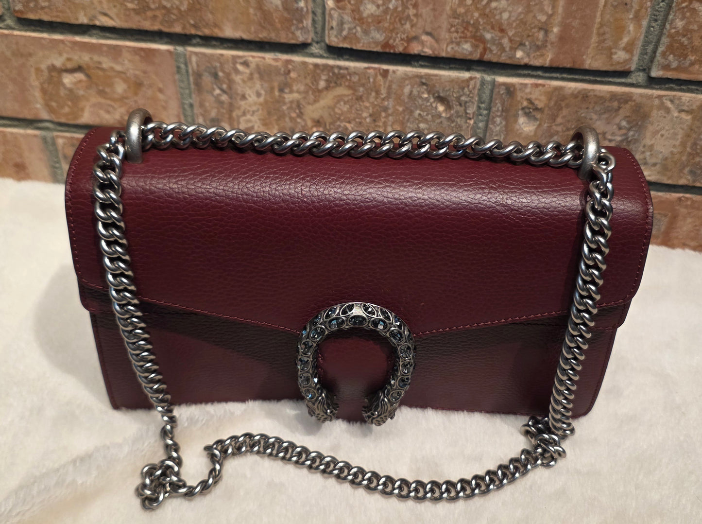 Authentic Gucci Dionysus Shoulder Bag in Burgundy