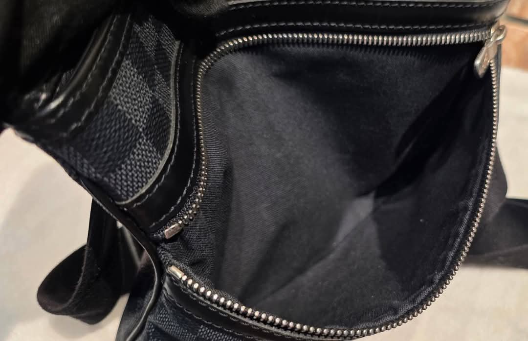 Authentic Louis Vuitton Thomas Crossbody Damier Graphite