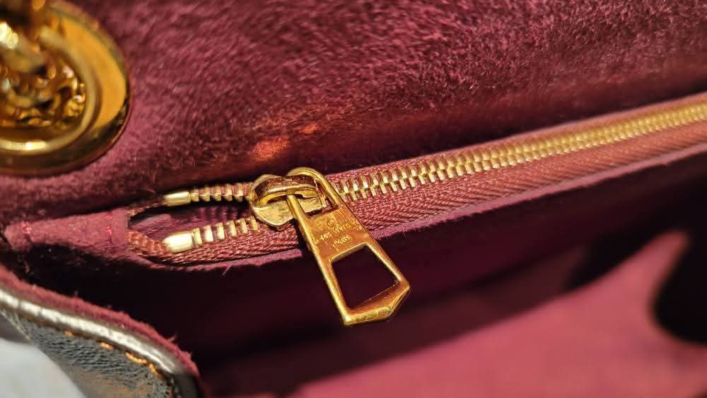 Authentic Louis Vuitton Wight Damier Ebene