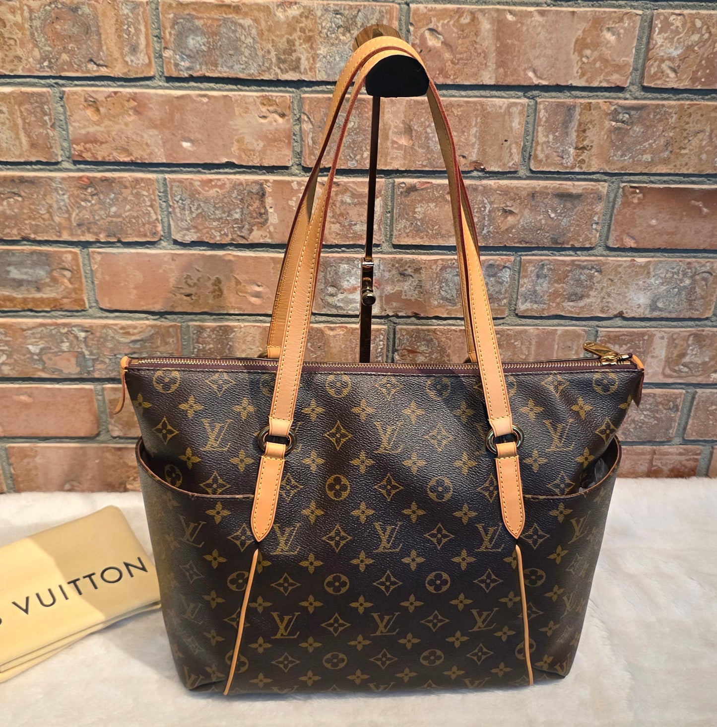 Authentic Louis Vuitton Totally MM Monogram