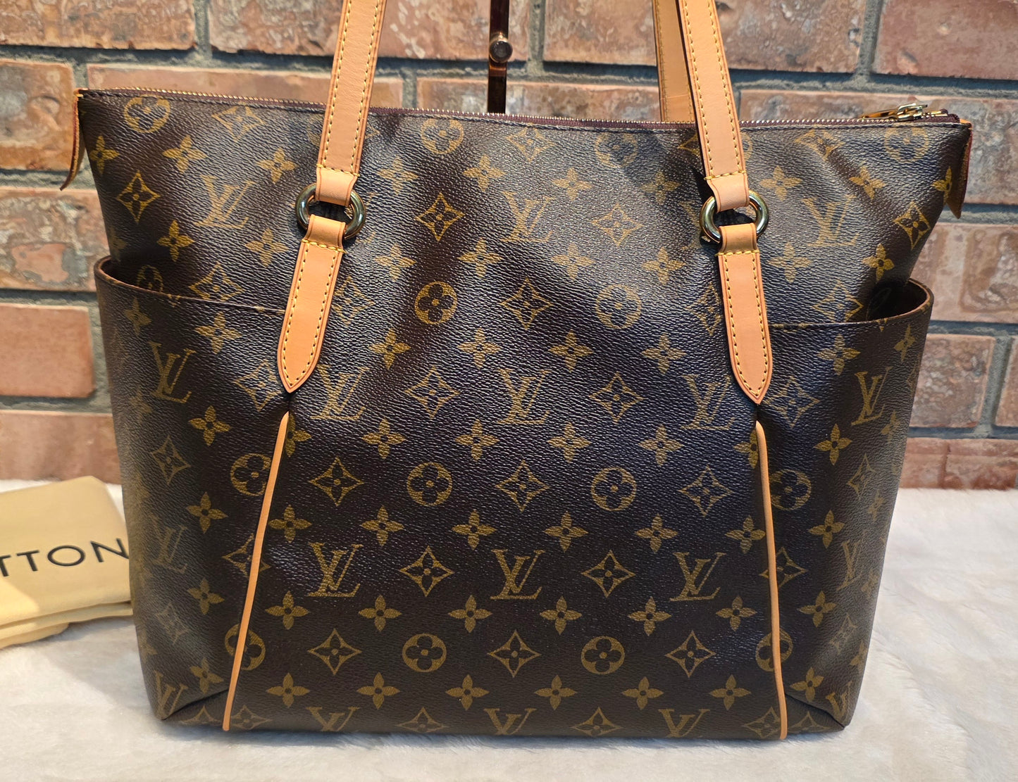 Authentic Louis Vuitton Totally MM Monogram