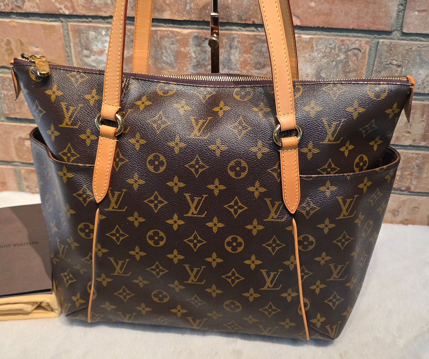 Authentic Louis Vuitton Totally MM Monogram