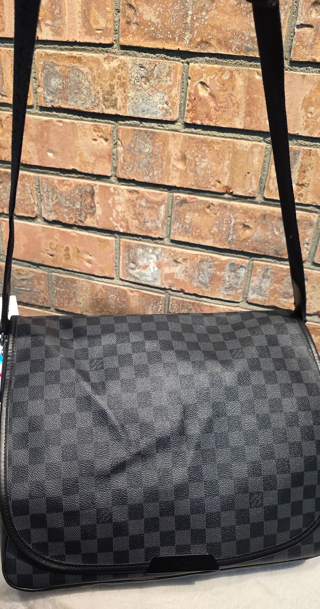 Authentic Louis Vuitton Daniel GM Damier Graphite