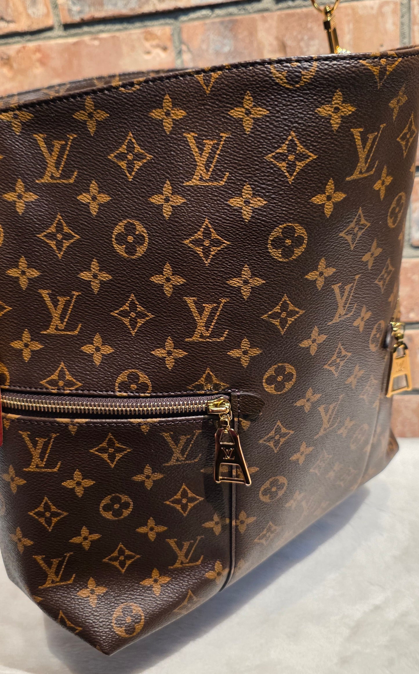 Authentic Louis Vuitton Melie Hobo (Short Handle Missing)