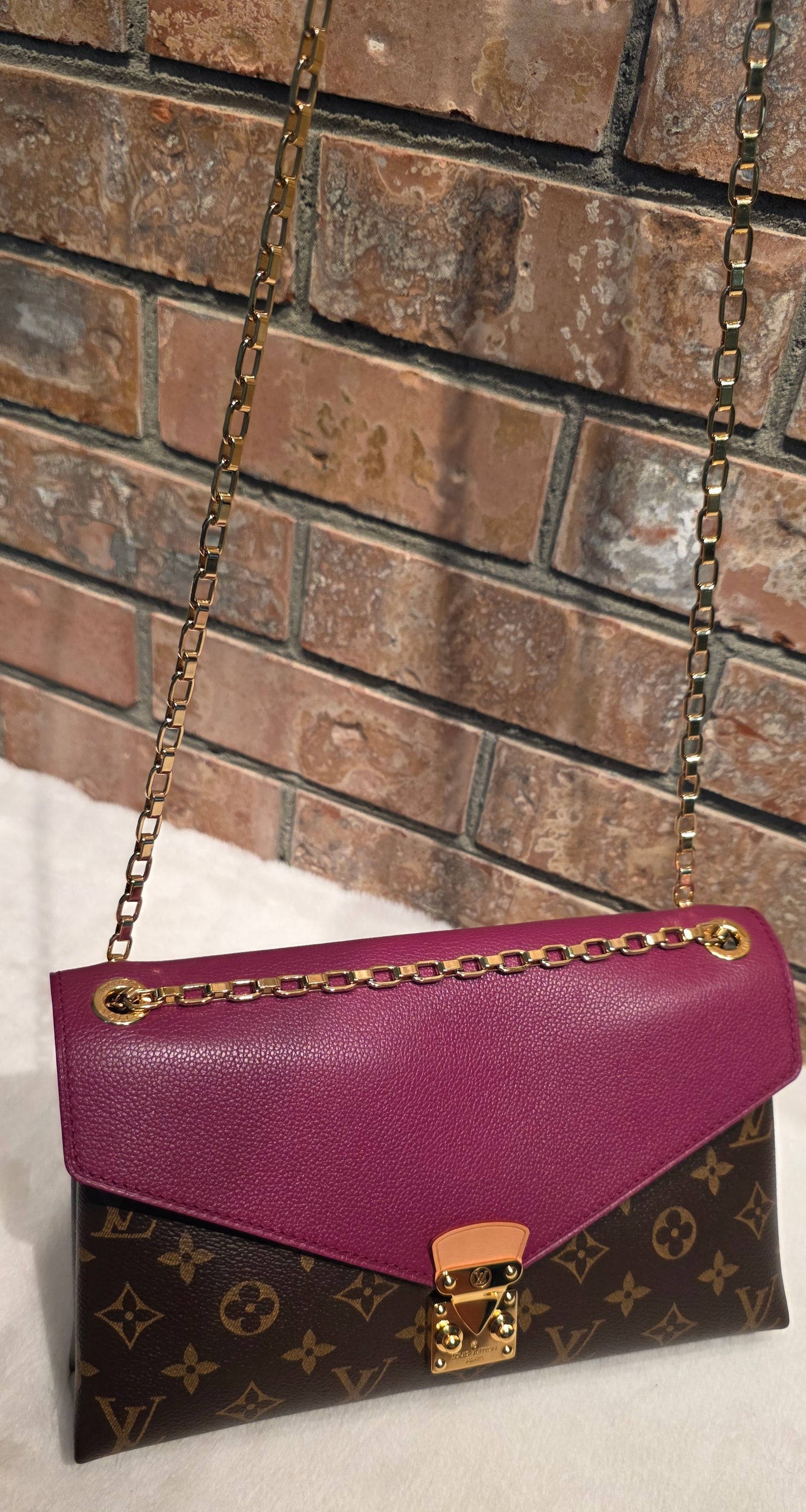 Authentic Louis Vuitton Pallas Chain in Aurore