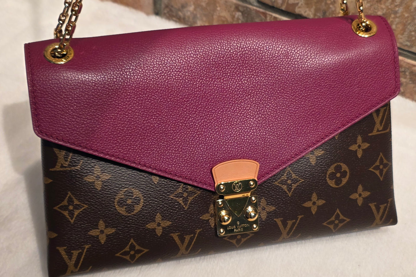 Authentic Louis Vuitton Pallas Chain in Aurore