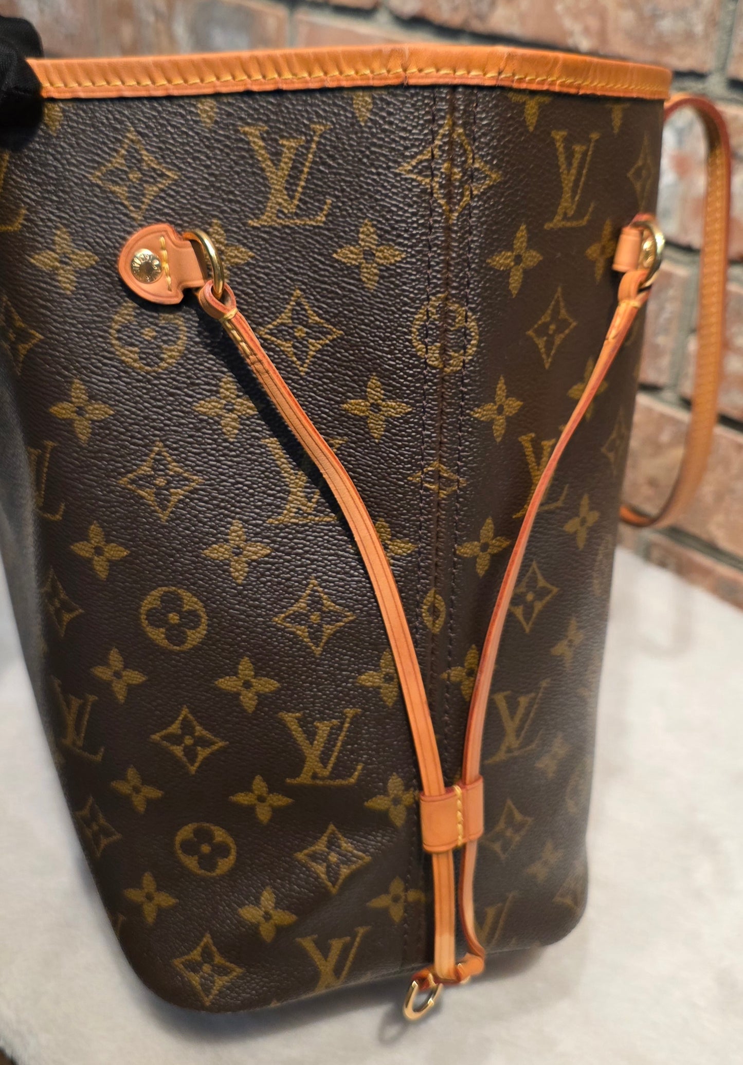 Authentic Louis Vuitton Neverfull MM Monogram