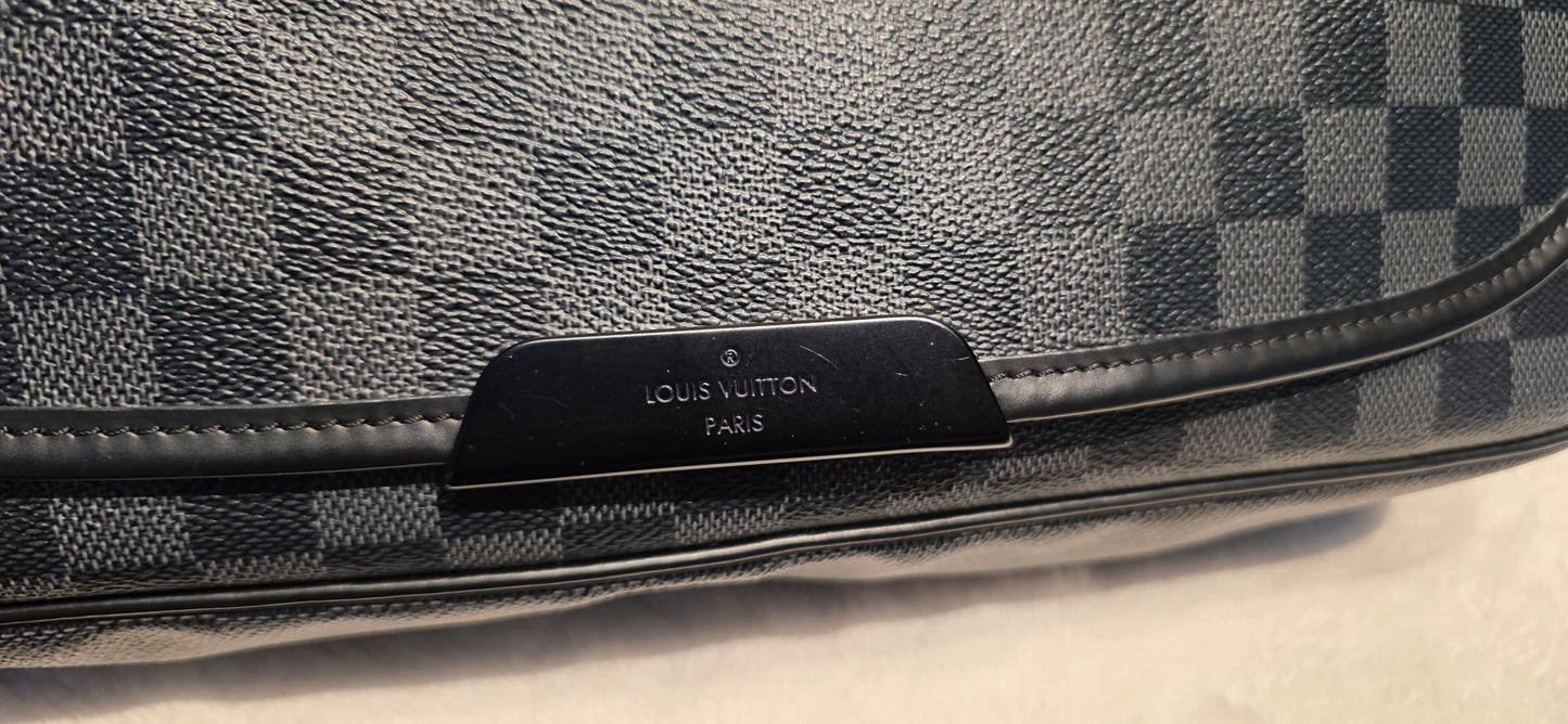 Authentic Louis Vuitton Daniel GM Damier Graphite