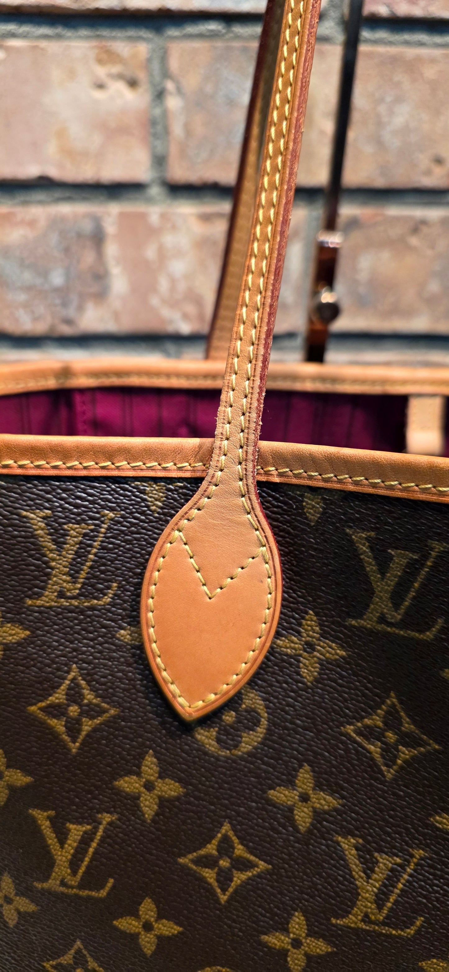 Authentic Neverfull MM Monogram Fuchsia Interior (BAG ONLY)