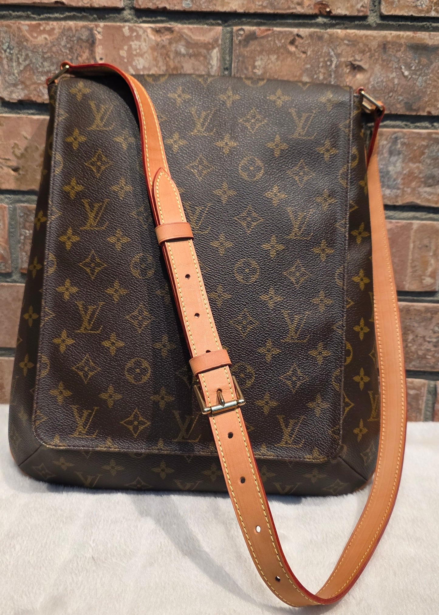 Authentic Louis Vuitton Musette Salsa GM Monogram