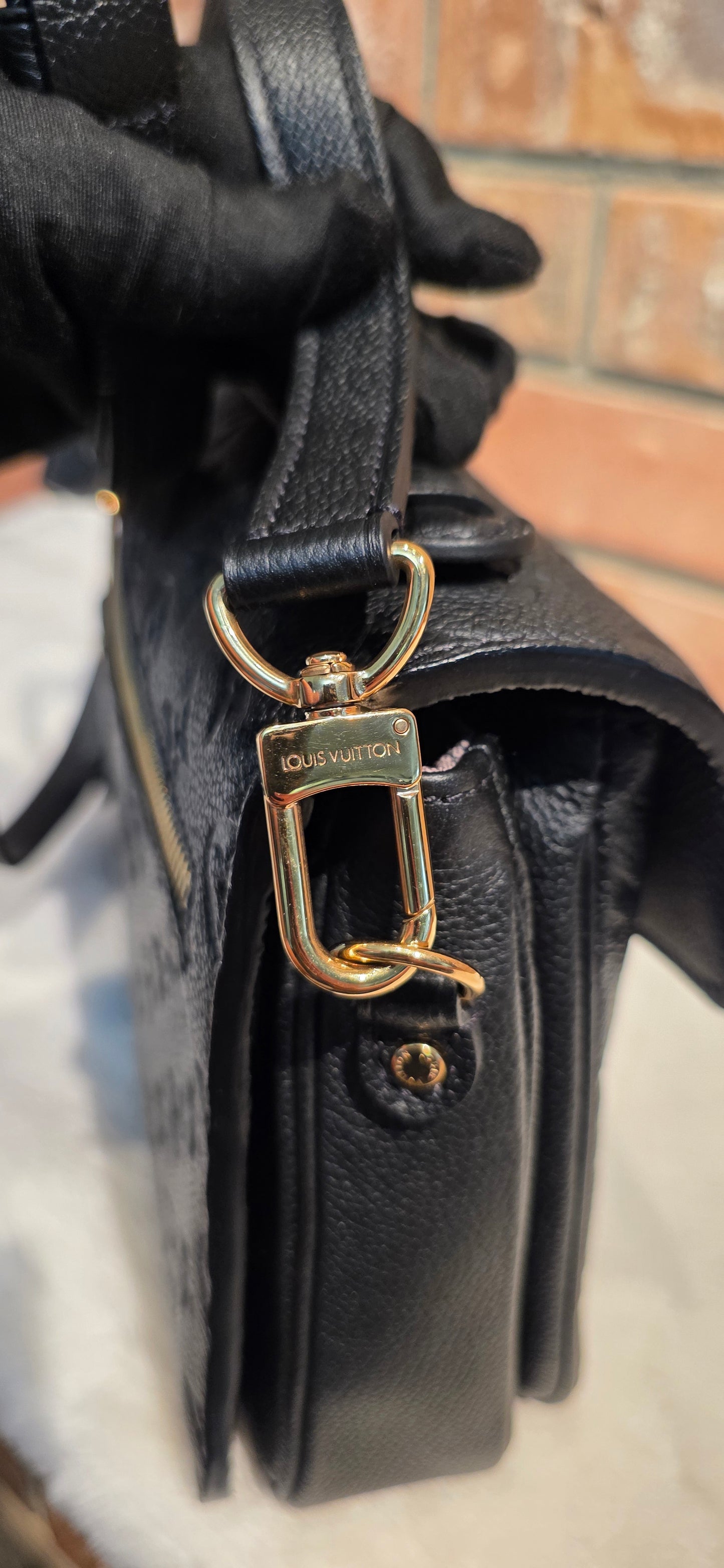 Authentic Louis Vuitton Pochette Metis Empreinte Noir