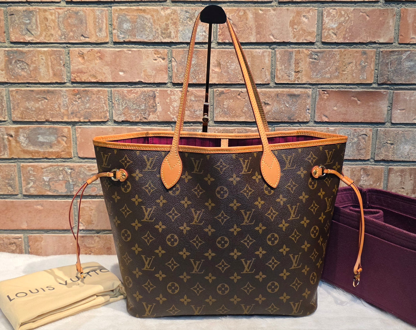 Authentic Neverfull MM Monogram Fuchsia Interior (BAG ONLY)