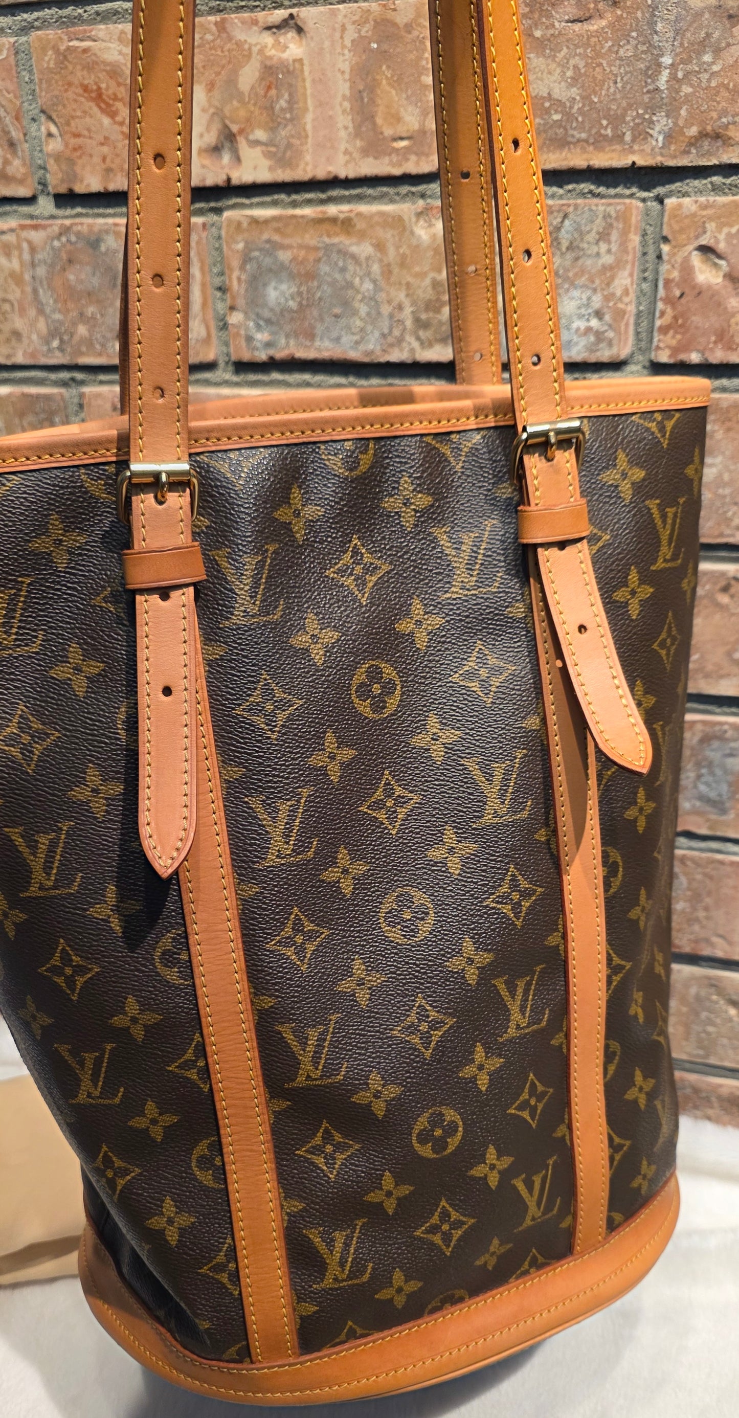 Authentic Louis Vuitton Bucket GM with Pouch