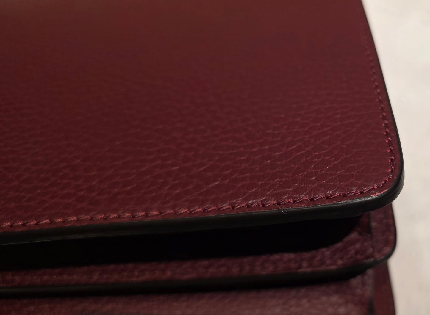 Authentic Gucci Dionysus Shoulder Bag in Burgundy