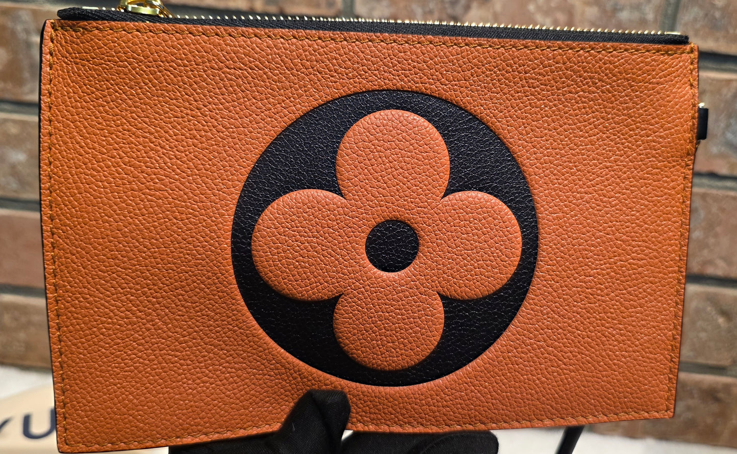 Authentic Louis Vuitton Crafty NeoNoe MM Giant Monogram in Caramel