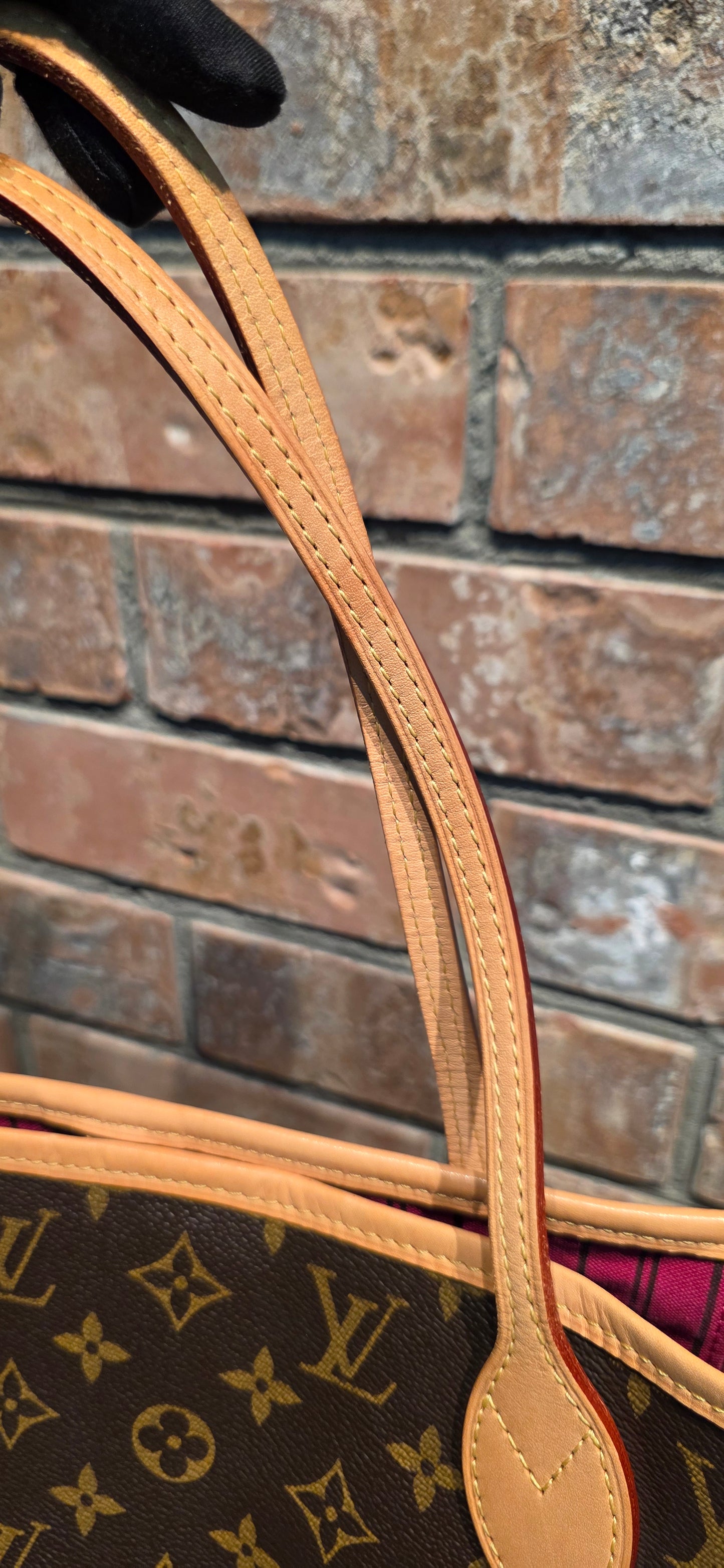 Authentic Louis Vuitton Neverfull MM (Pivoine Interior)