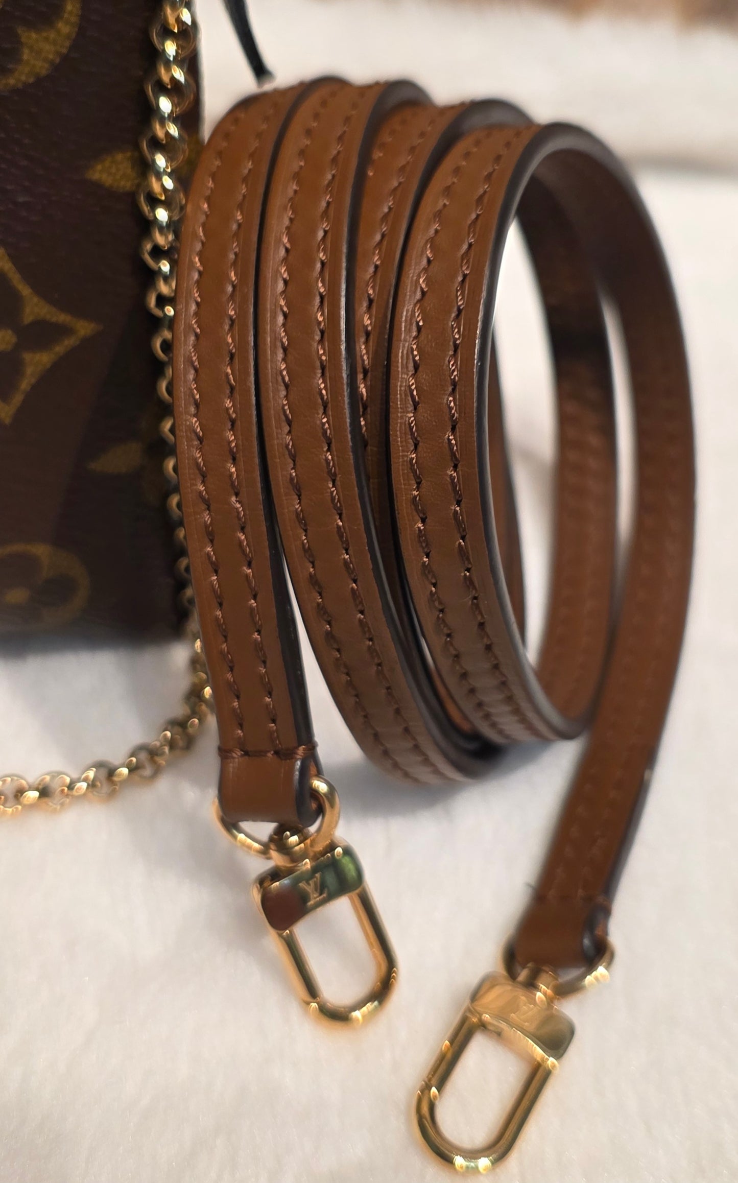 Authentic Louis Vuitton Pallas Clutch Noir