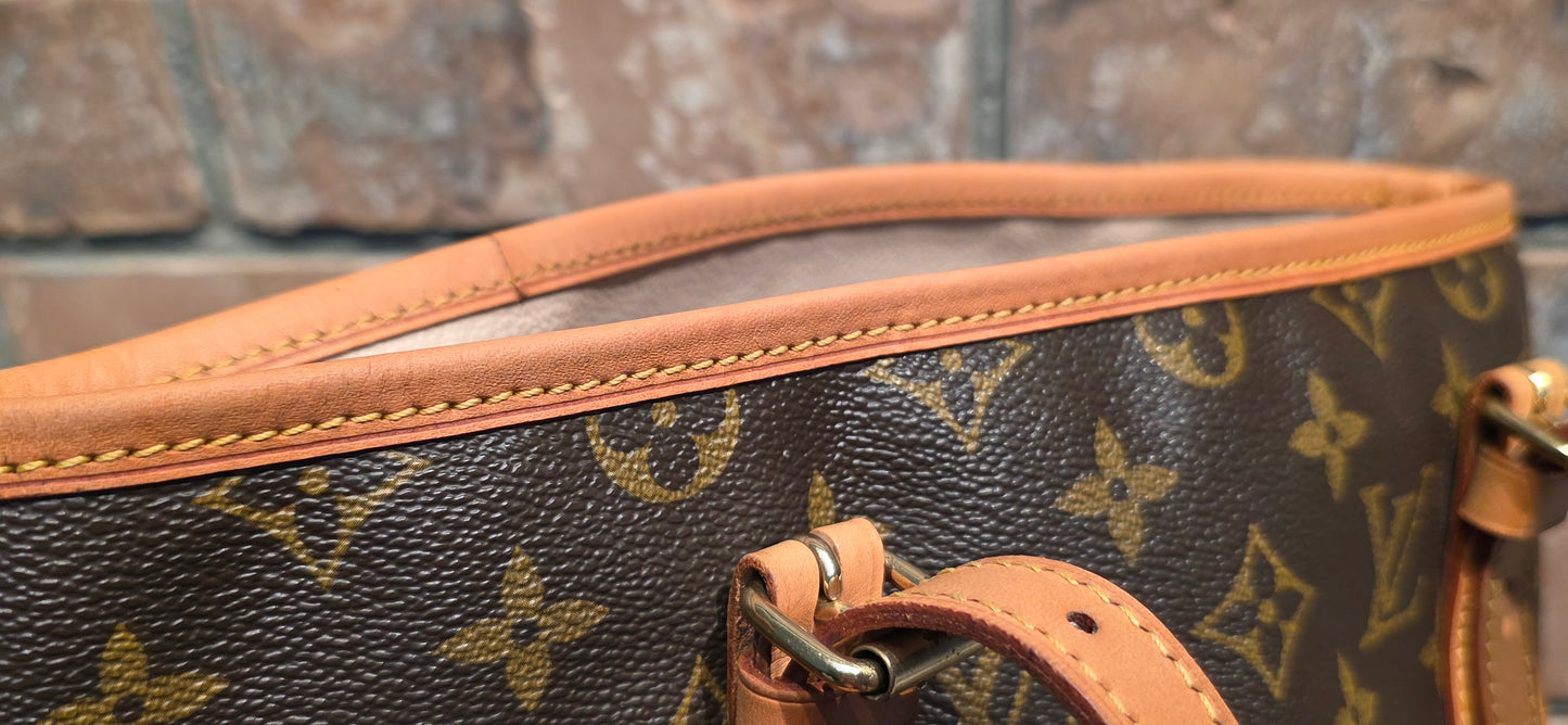 Authentic Louis Vuitton Bucket GM with Pouch