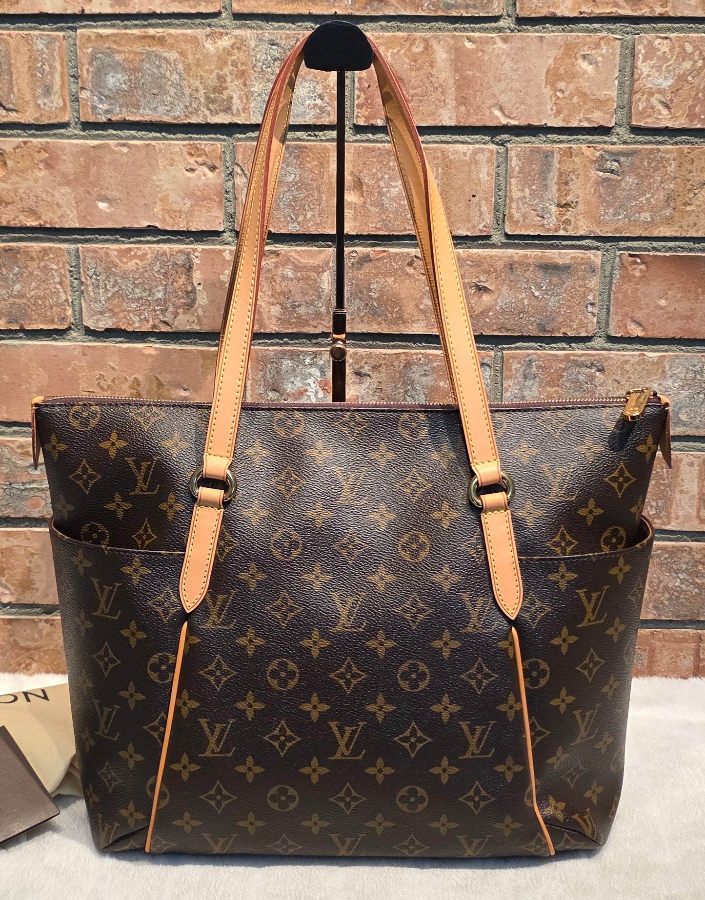 Authentic Louis Vuitton Totally MM Monogram