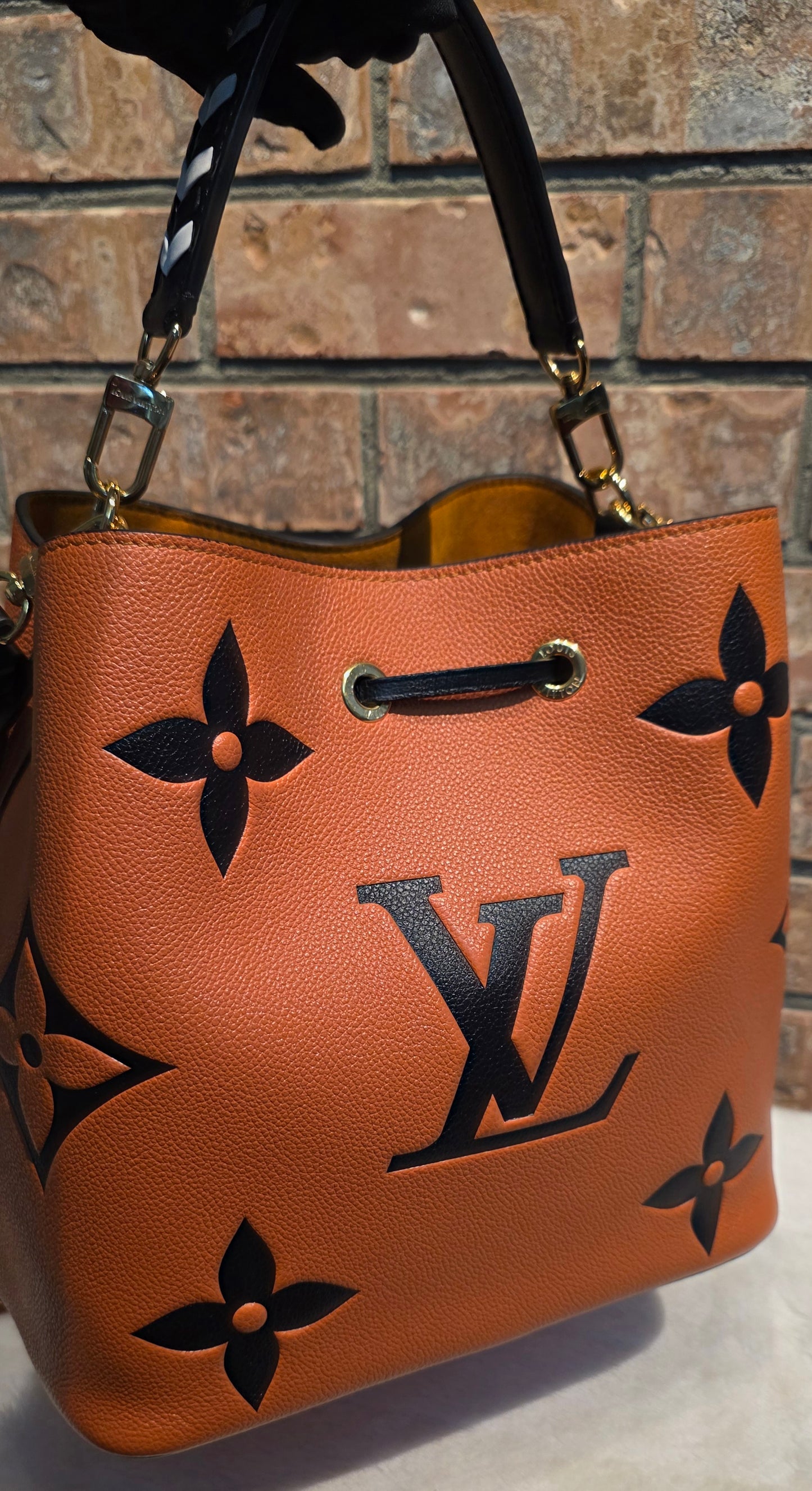 Authentic Louis Vuitton Crafty NeoNoe MM Giant Monogram in Caramel