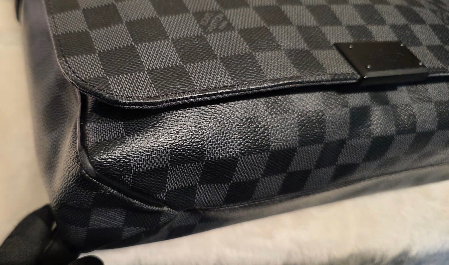 Authentic Louis Vuitton District MM