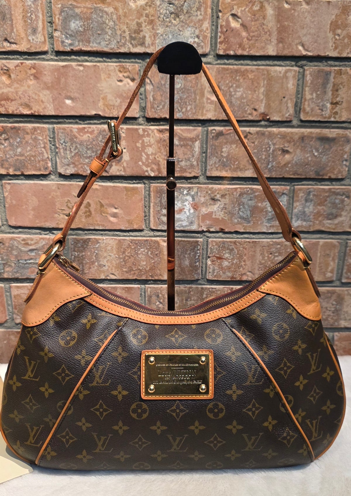 Authentic Louis Vuitton Thames GM Monogram