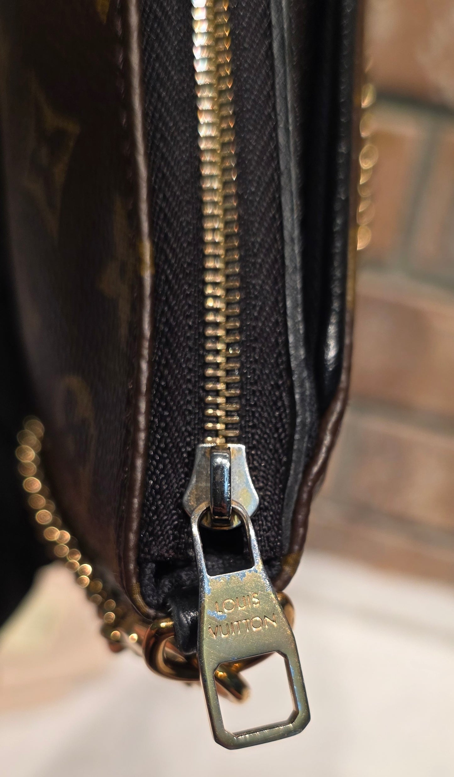 Authentic Louis Vuitton Pallas Clutch Noir