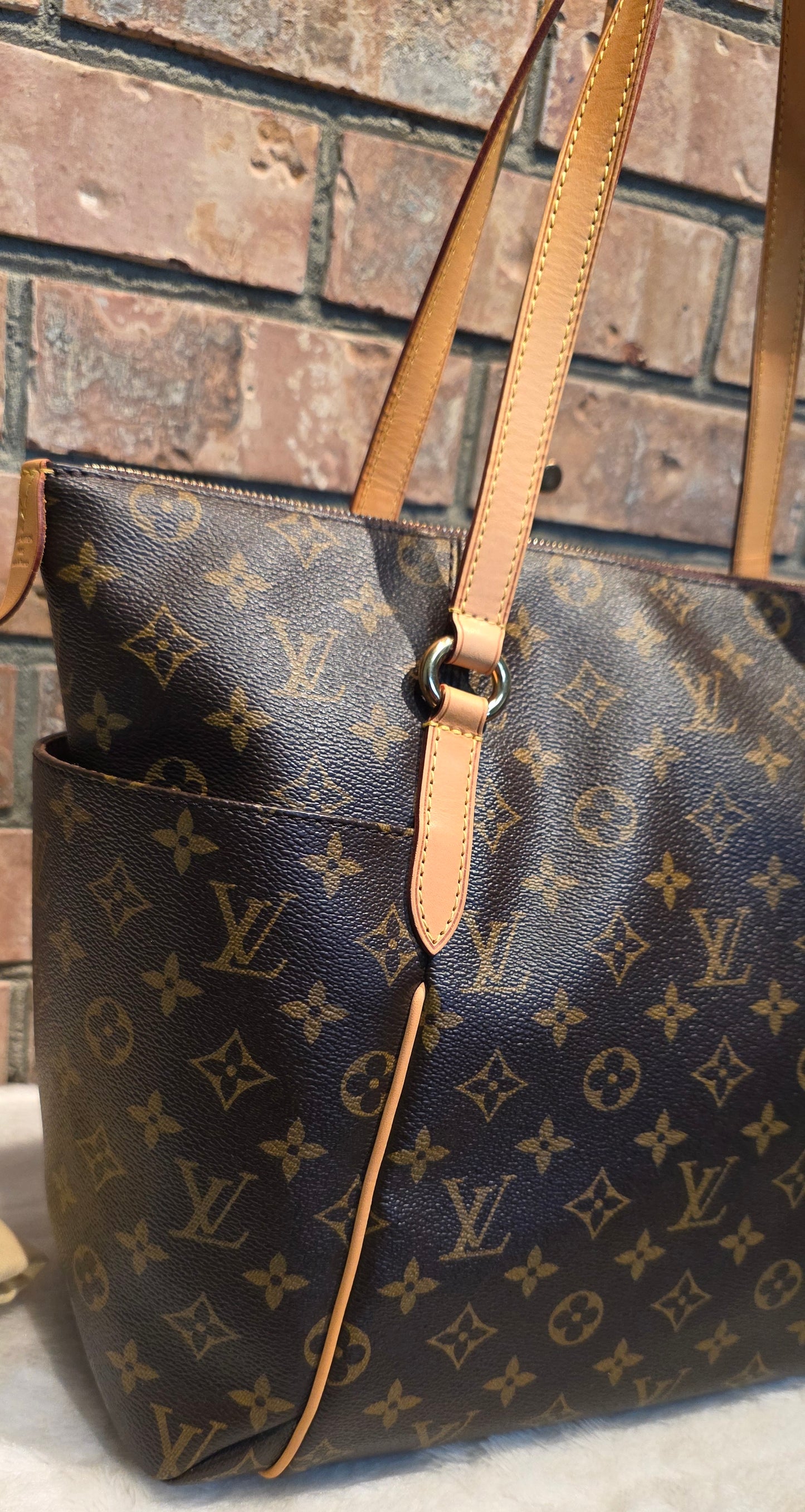 Authentic Louis Vuitton Totally MM Monogram