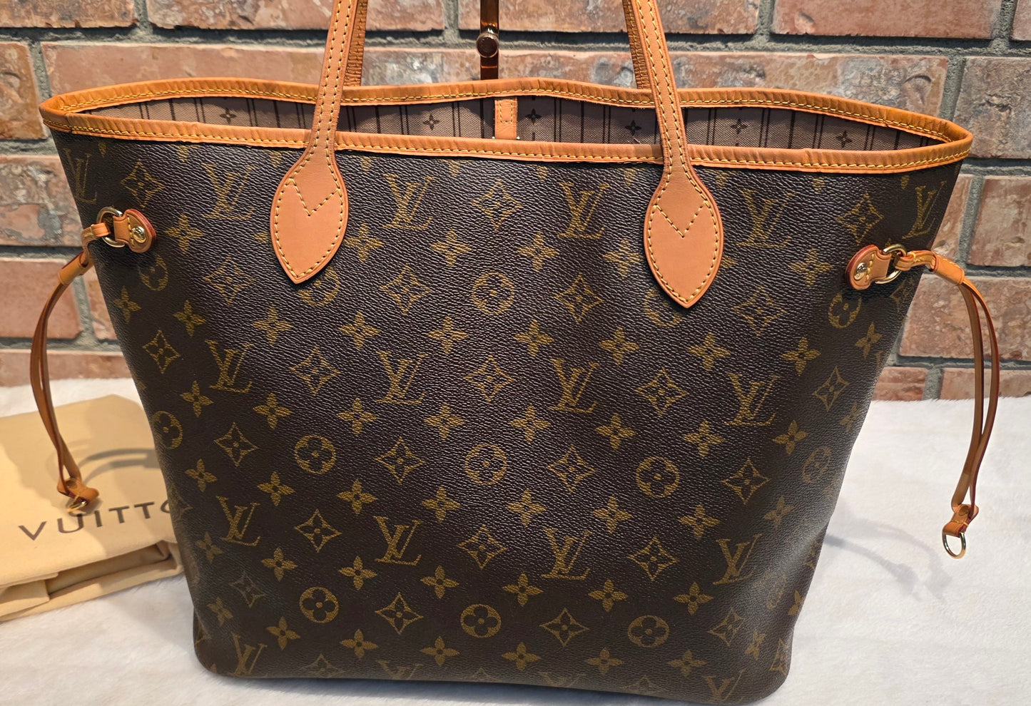 Authentic Louis Vuitton Neverfull MM Monogram