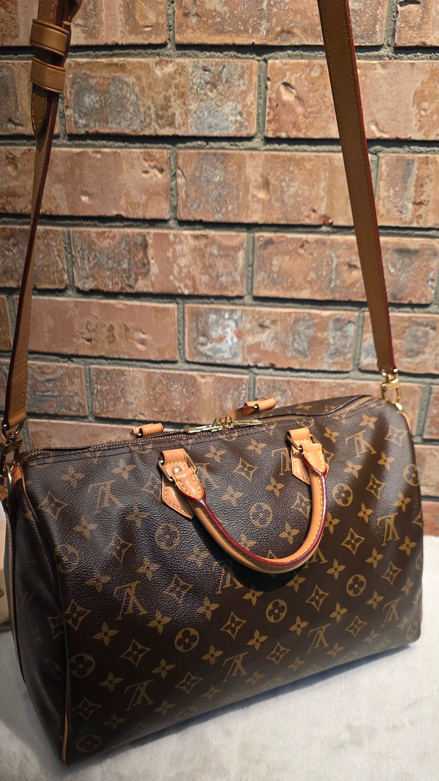 Authentic Louis Vuitton Speedy 35 Bandoliere
