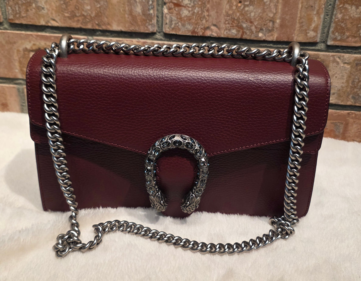 Authentic Gucci Dionysus Shoulder Bag in Burgundy