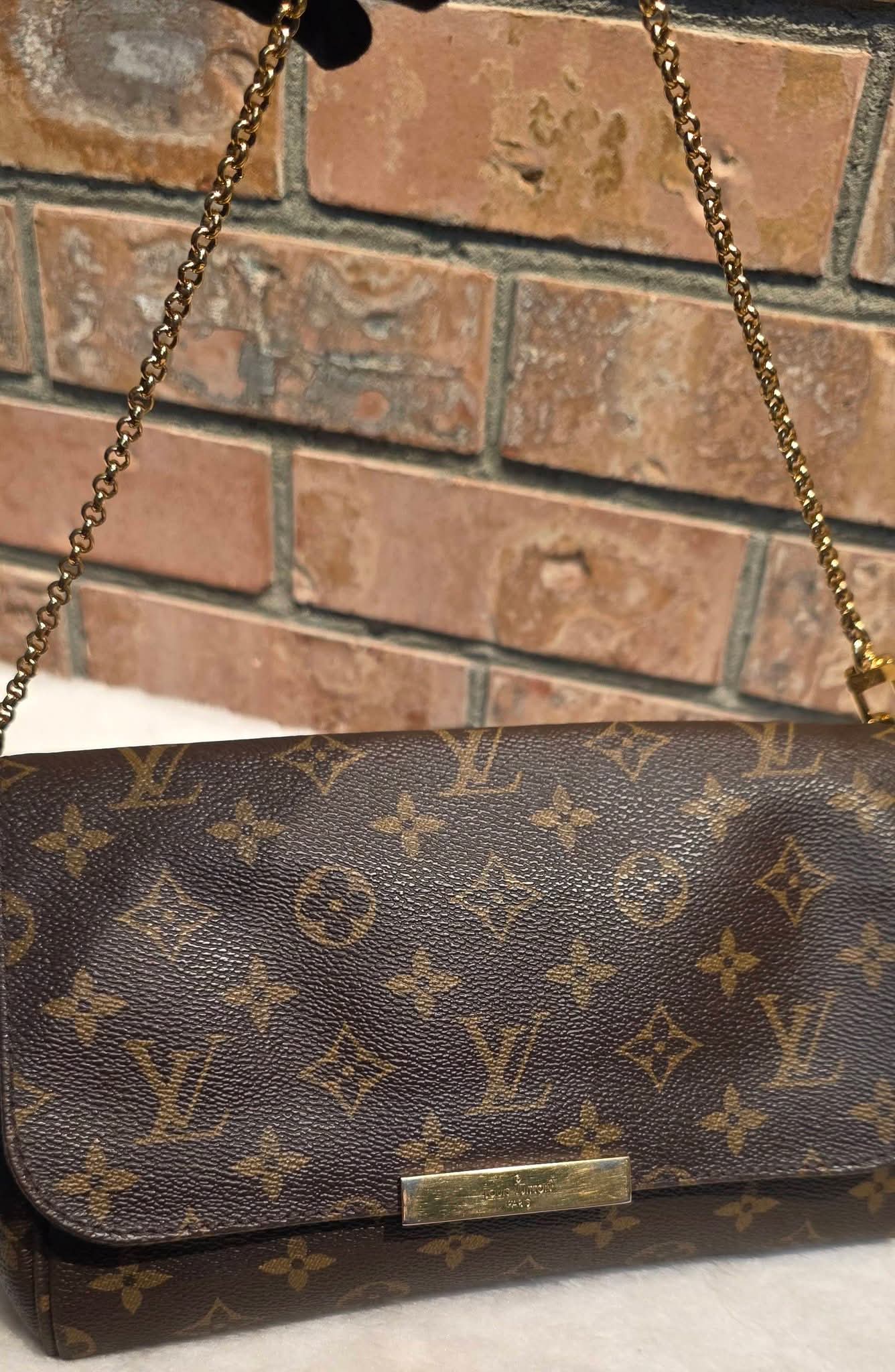 Authentic Louis Vuitton Favorite MM Monogram (SA4194)
