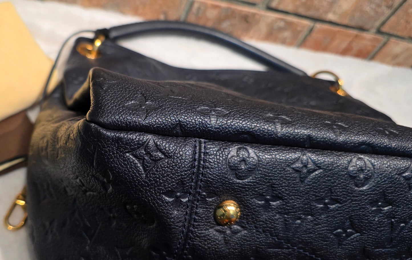 Authentic Louis Vuitton Artsy MM Empreinte Infini