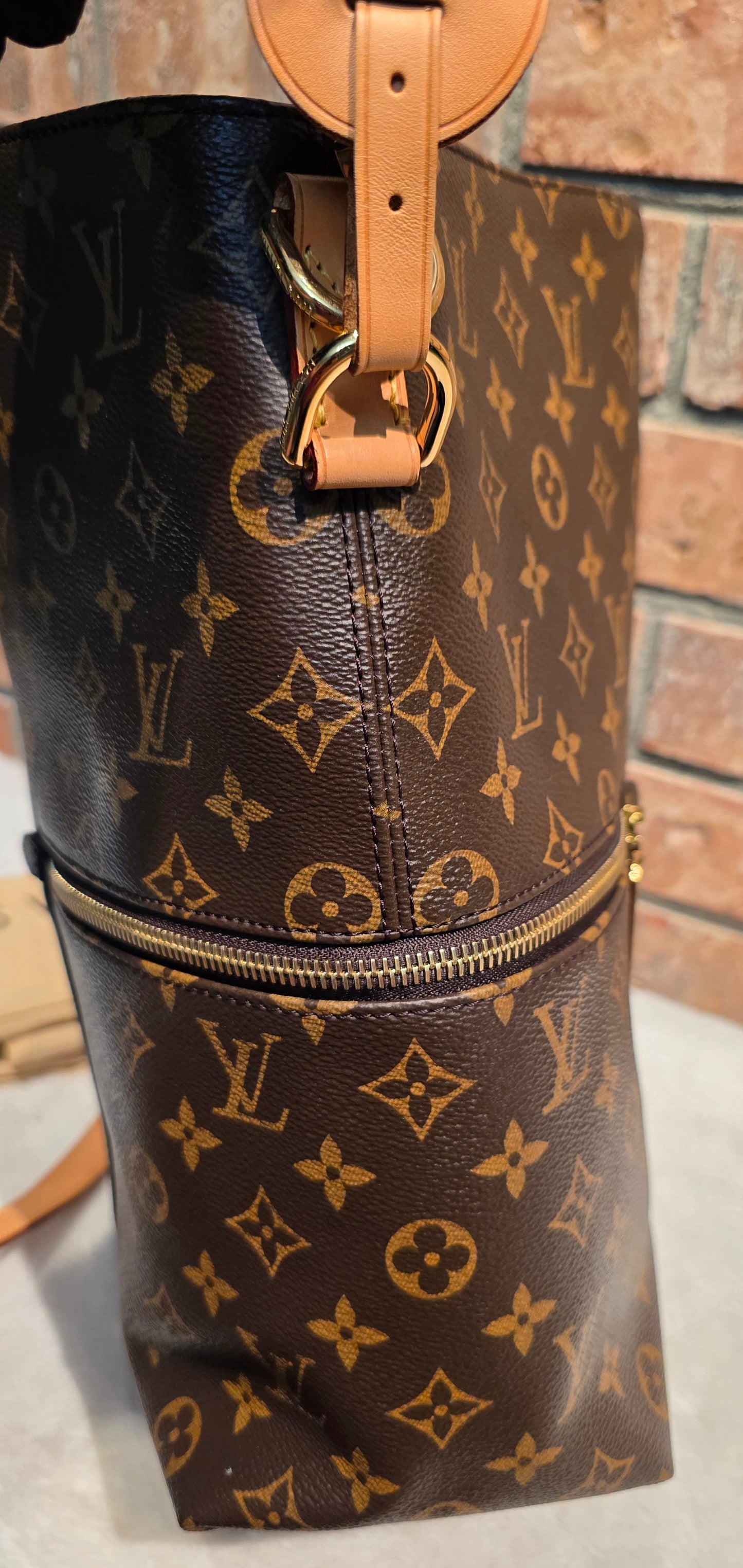 Authentic Louis Vuitton Melie Hobo (Short Handle Missing)