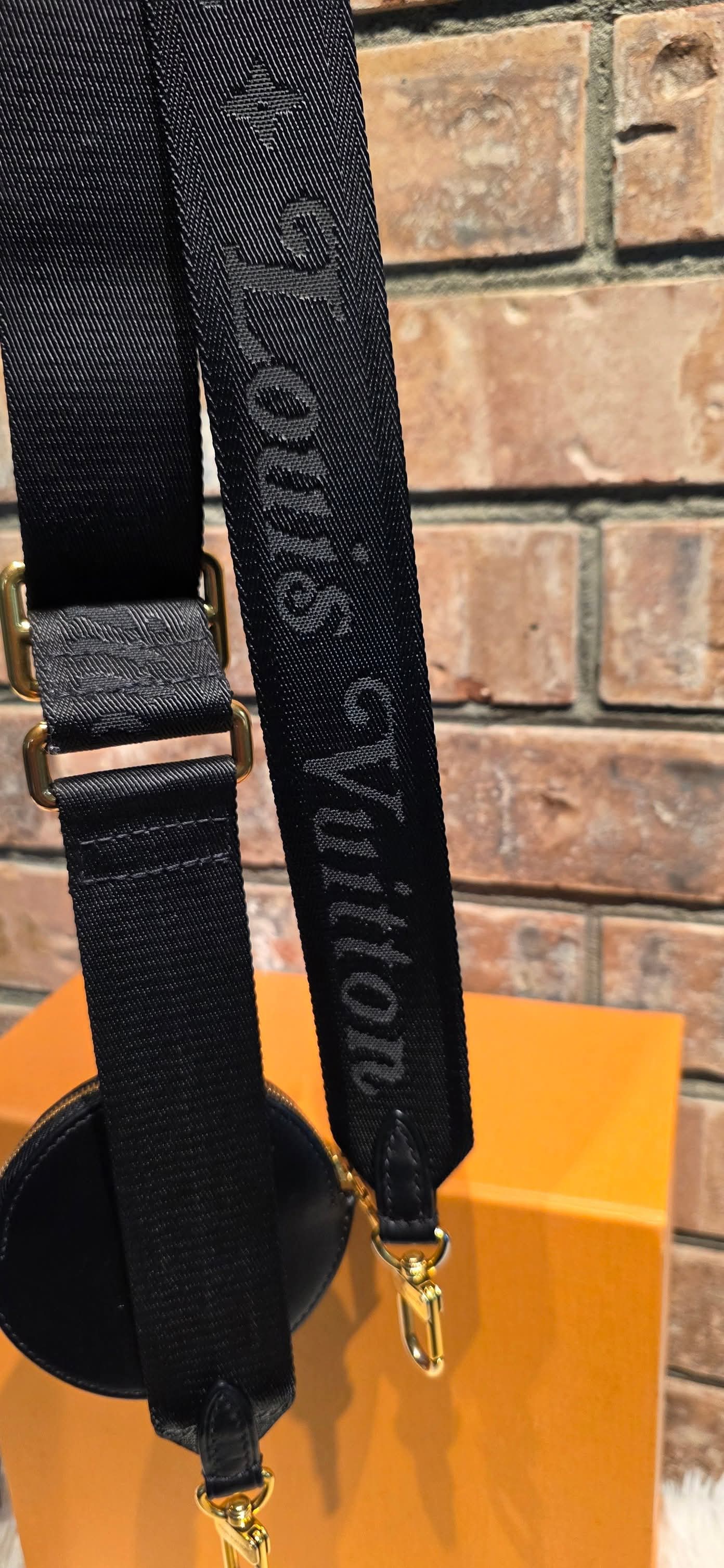 Authentic Louis Vuitton New Wave Multipochette Noir