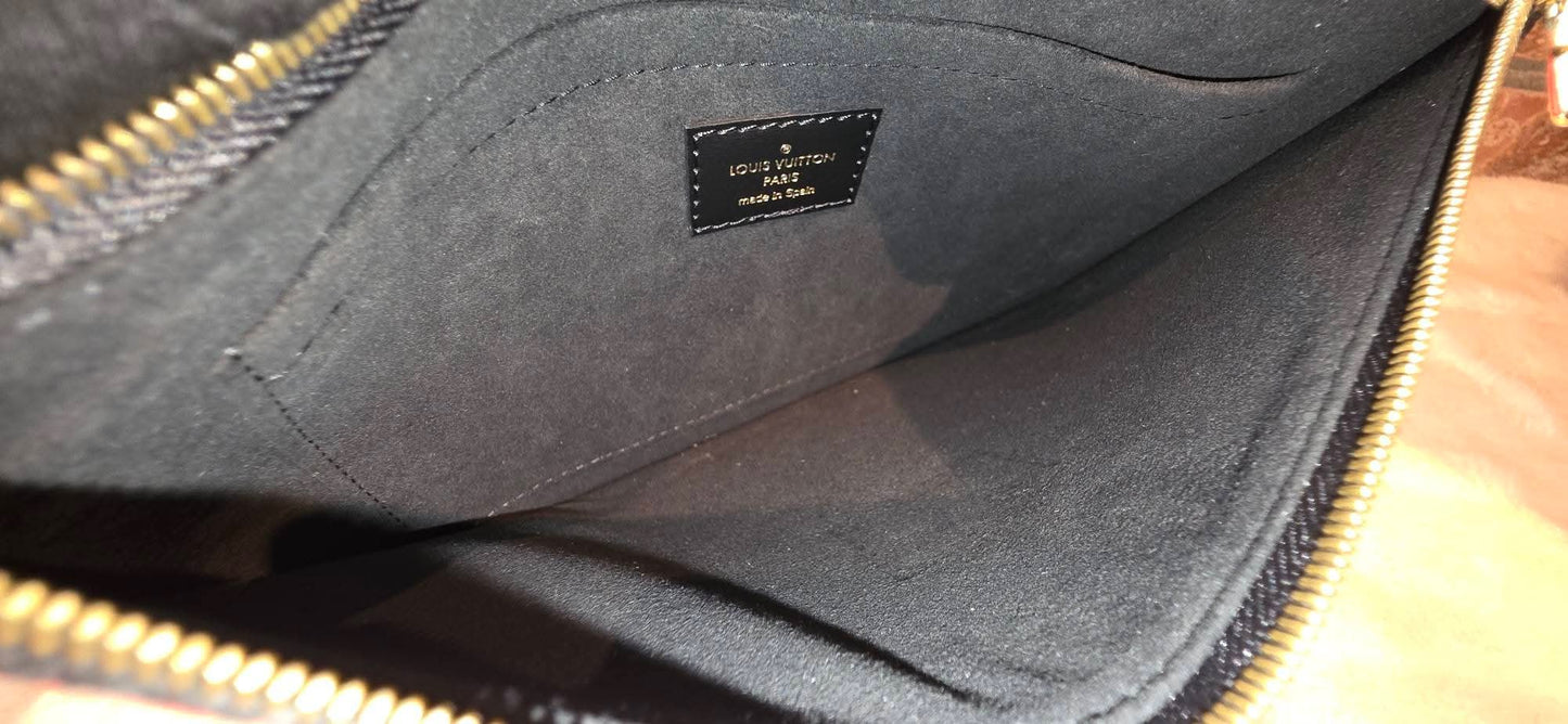 Authentic Louis Vuitton Neverfull MM with Pouch Game On Collection