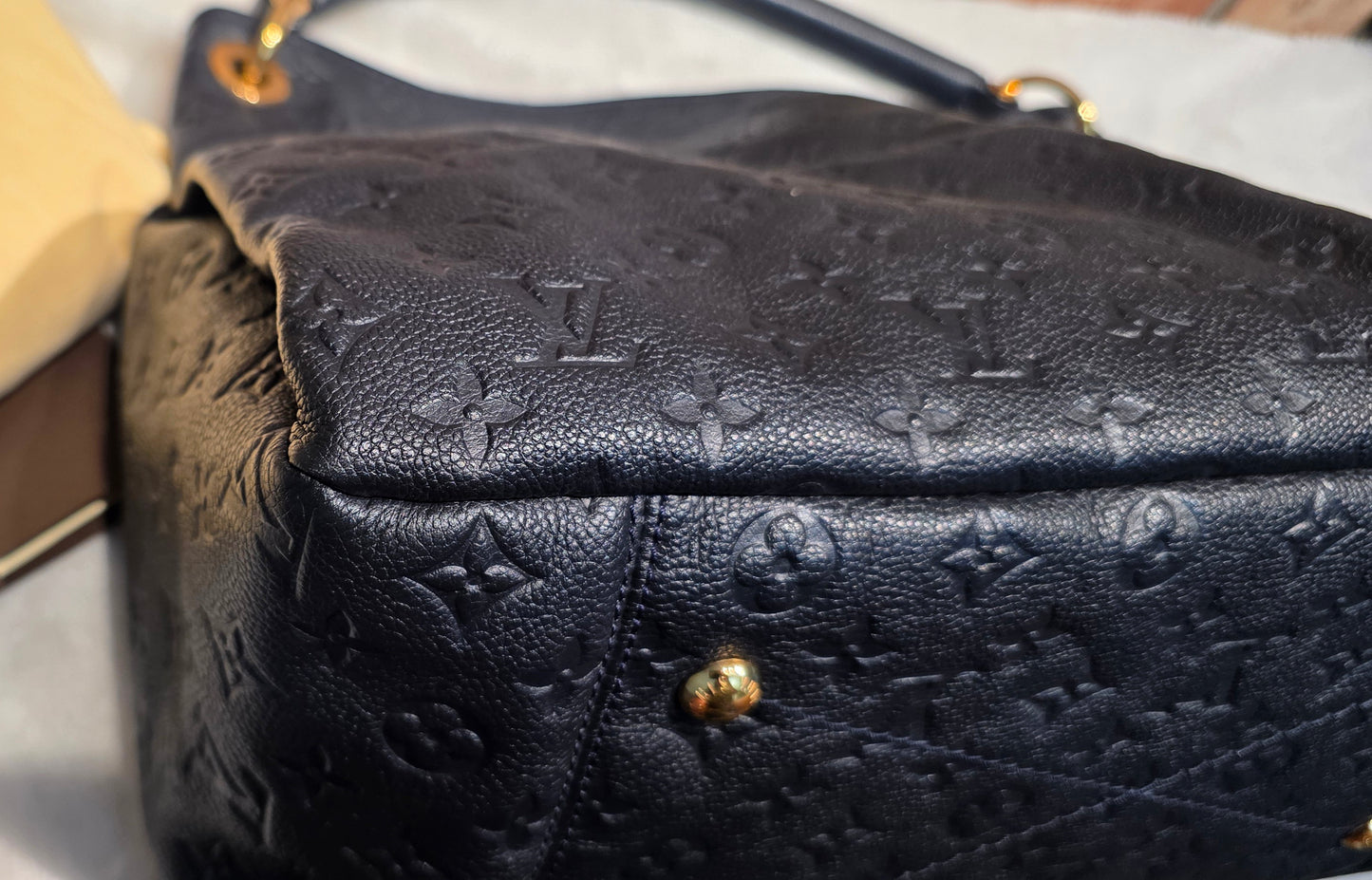 Authentic Louis Vuitton Artsy MM Empreinte Infini