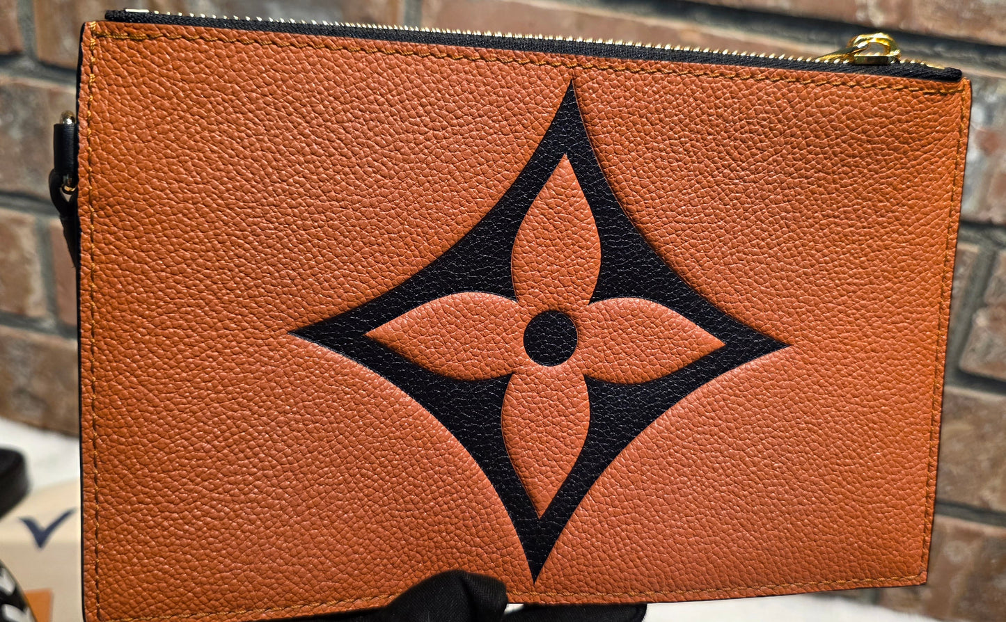 Authentic Louis Vuitton Crafty NeoNoe MM Giant Monogram in Caramel