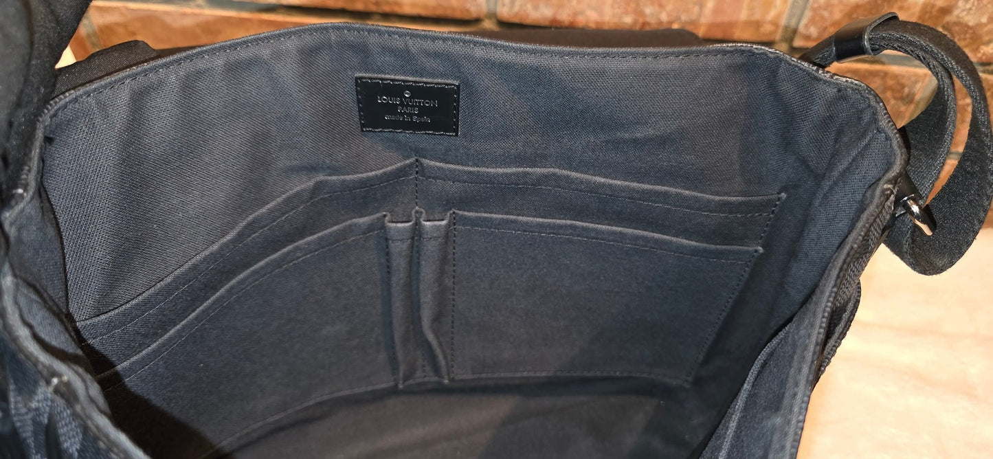 Authentic Louis Vuitton District MM