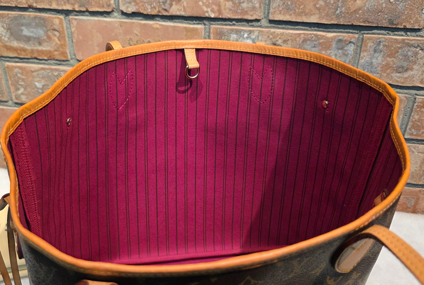 Authentic Neverfull MM Monogram Fuchsia Interior (BAG ONLY)