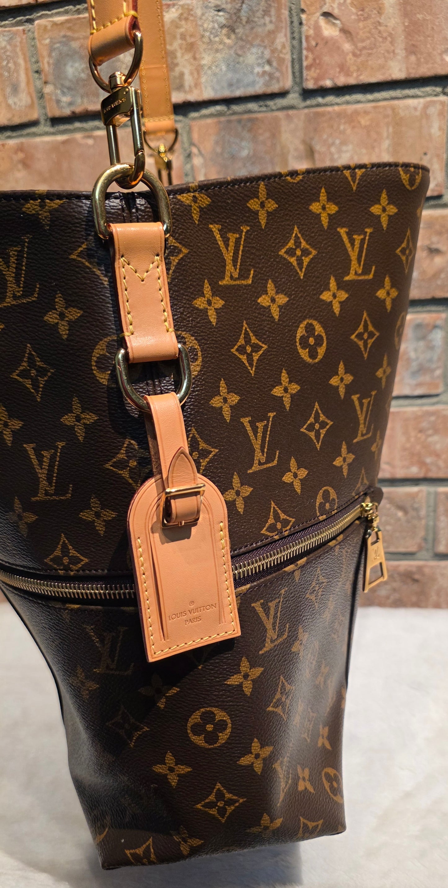 Authentic Louis Vuitton Melie Hobo (Short Handle Missing)